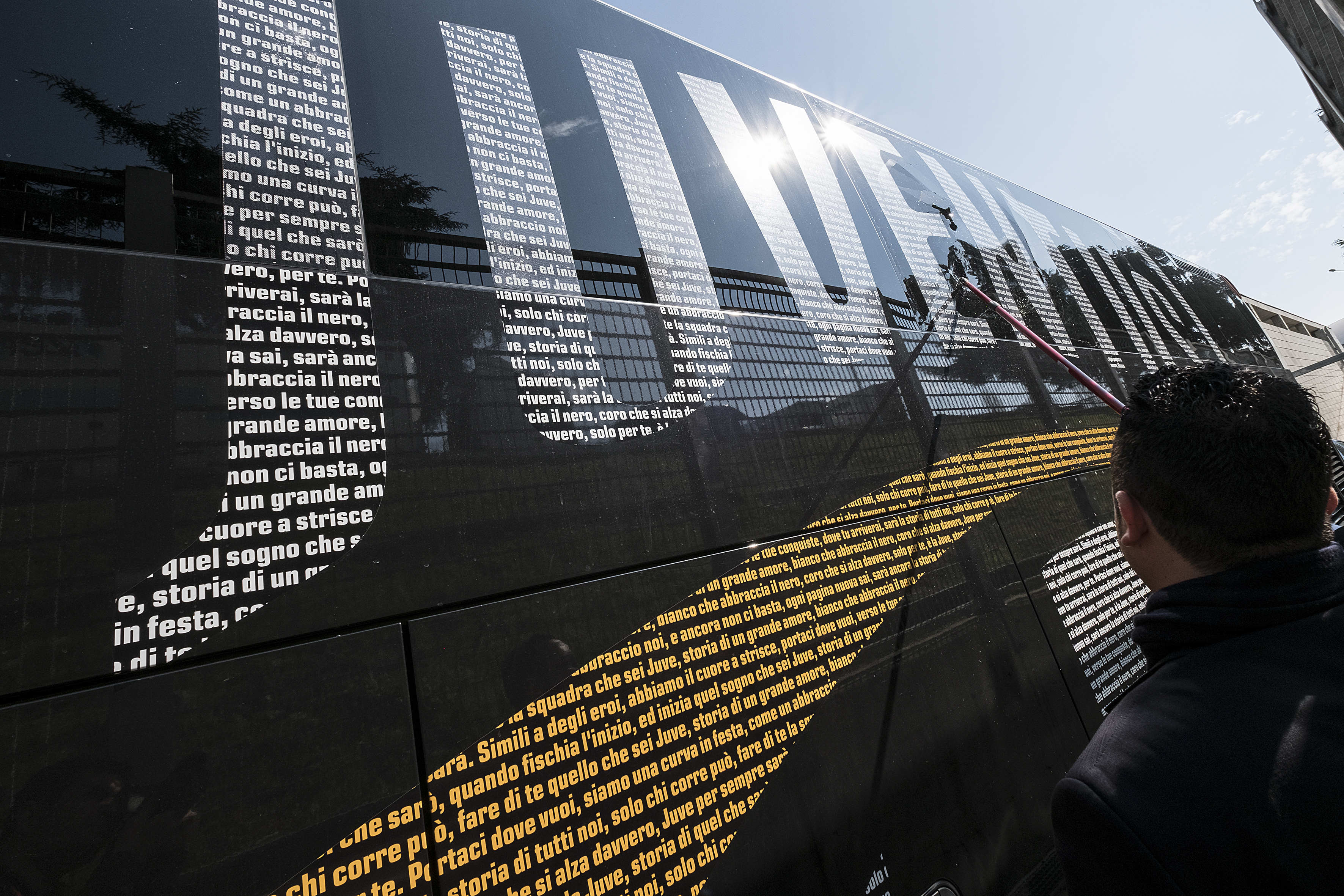 随后试图扭 随后试图扭